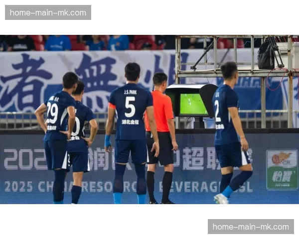 英超官方公布3月剩余赛程裁判安排,焦点战主裁人选引关注